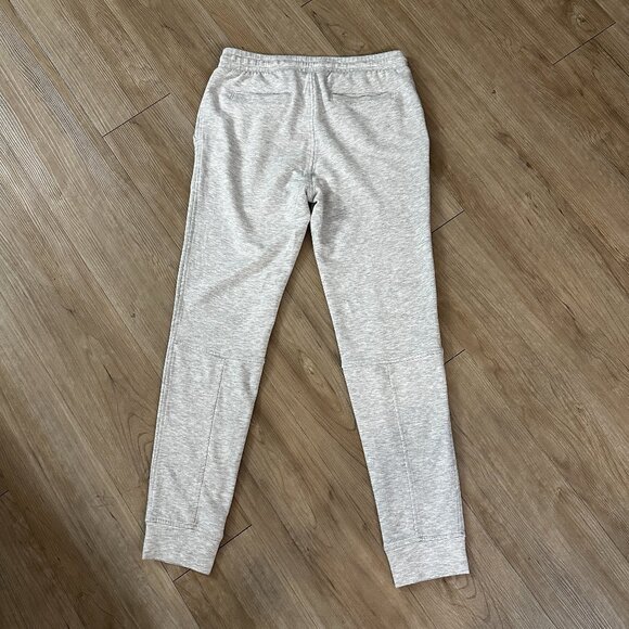 Lou & Grey Signaturesoft Plush Upstate Light Gray Sweatpants - Picture 8 of 12
